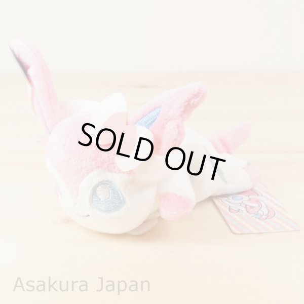 Photo2: Pokemon Center 2018 Kuttari Series Sylveon Plush Toy Awake Version (2)
