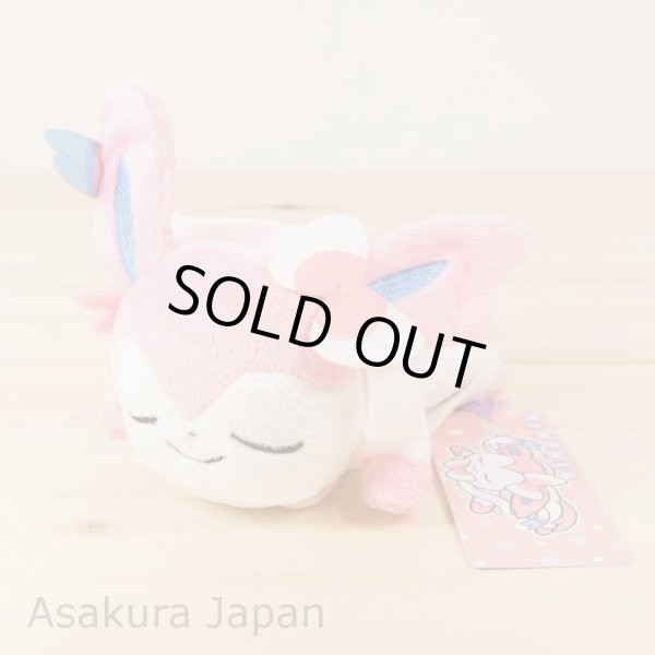 Photo2: Pokemon Center 2018 Kuttari Series Sylveon Plush Toy Sleeping Version (2)