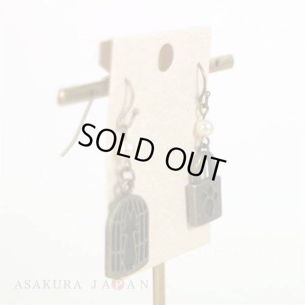 Photo2: Studio Ghibli Accessory Kiki's Delivery Service Pierced Earrings 22228 Jiji Cage & Keyhole (2)