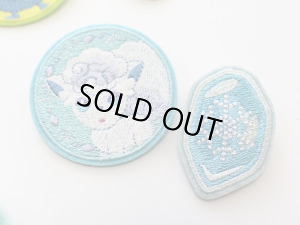 Photo2: Pokemon Center 2022 SHINKA NO ISHI Embroidery Brooch Collection Alola Vulpix ver. (2)