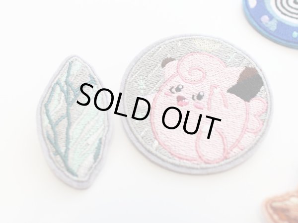 Photo2: Pokemon Center 2022 SHINKA NO ISHI Embroidery Brooch Collection Clefairy ver. (2)