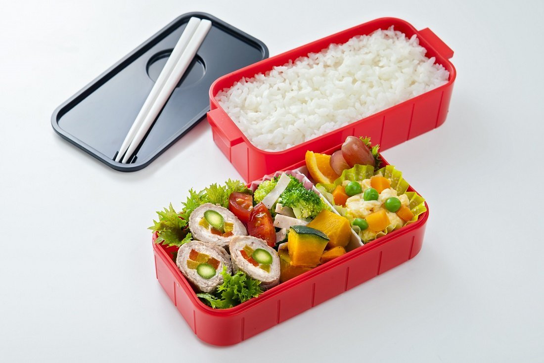 Что положить в ланч бокс. Ghibli lunch Box. Японский ланч бокс. Американский ланчбокс. Ланч бокс новогодний для детей.