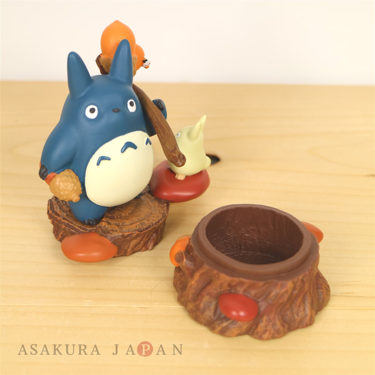 Studio Ghibli My Neighbor Totoro Figure with case Acorn