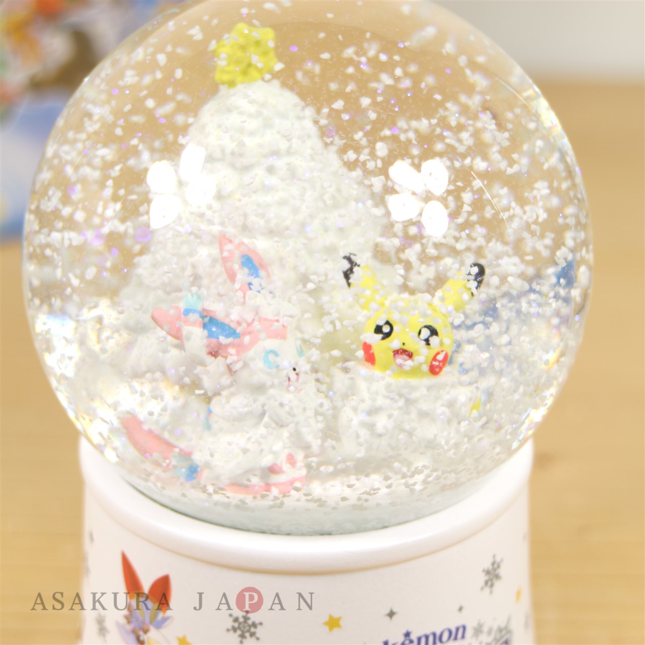 Pokemon Snow Globe Pok?mon Frosty Christmas 2019 Pikachu Sylveon